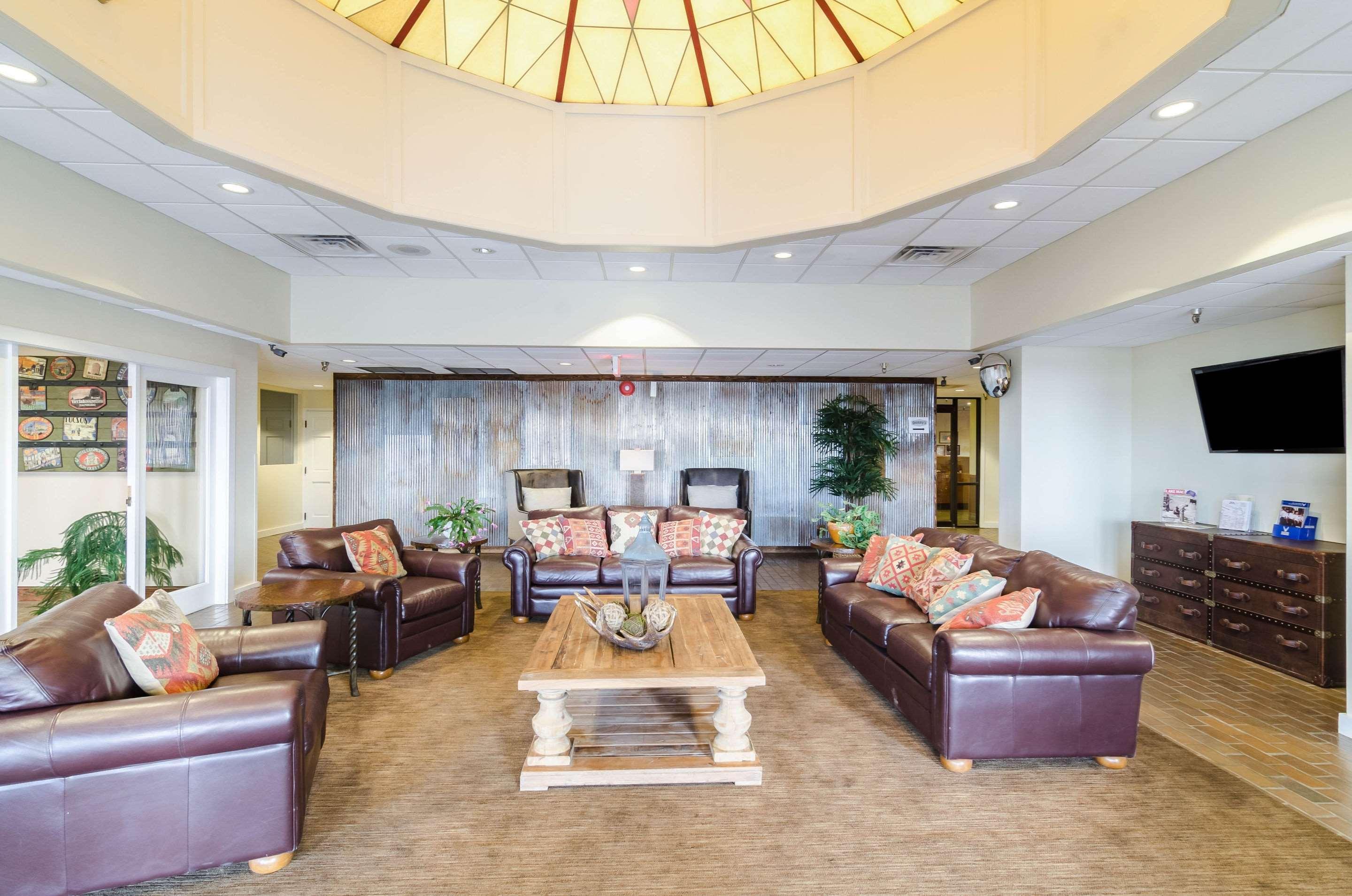 Quality Inn & Suites Ogallala Bagian luar foto