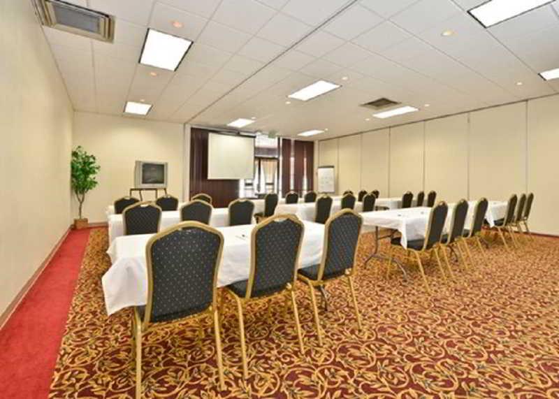 Quality Inn & Suites Ogallala Bagian luar foto