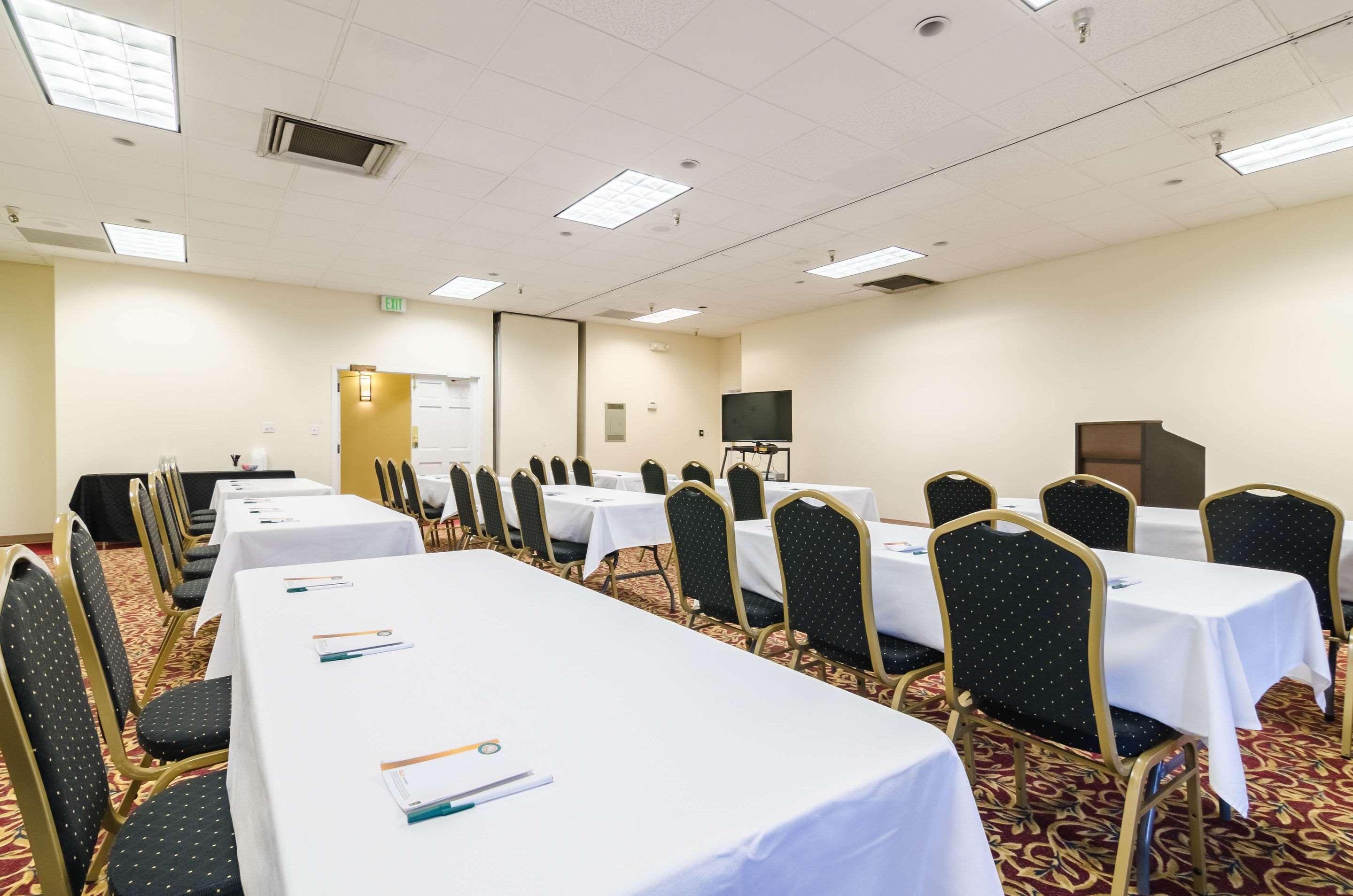 Quality Inn & Suites Ogallala Bagian luar foto