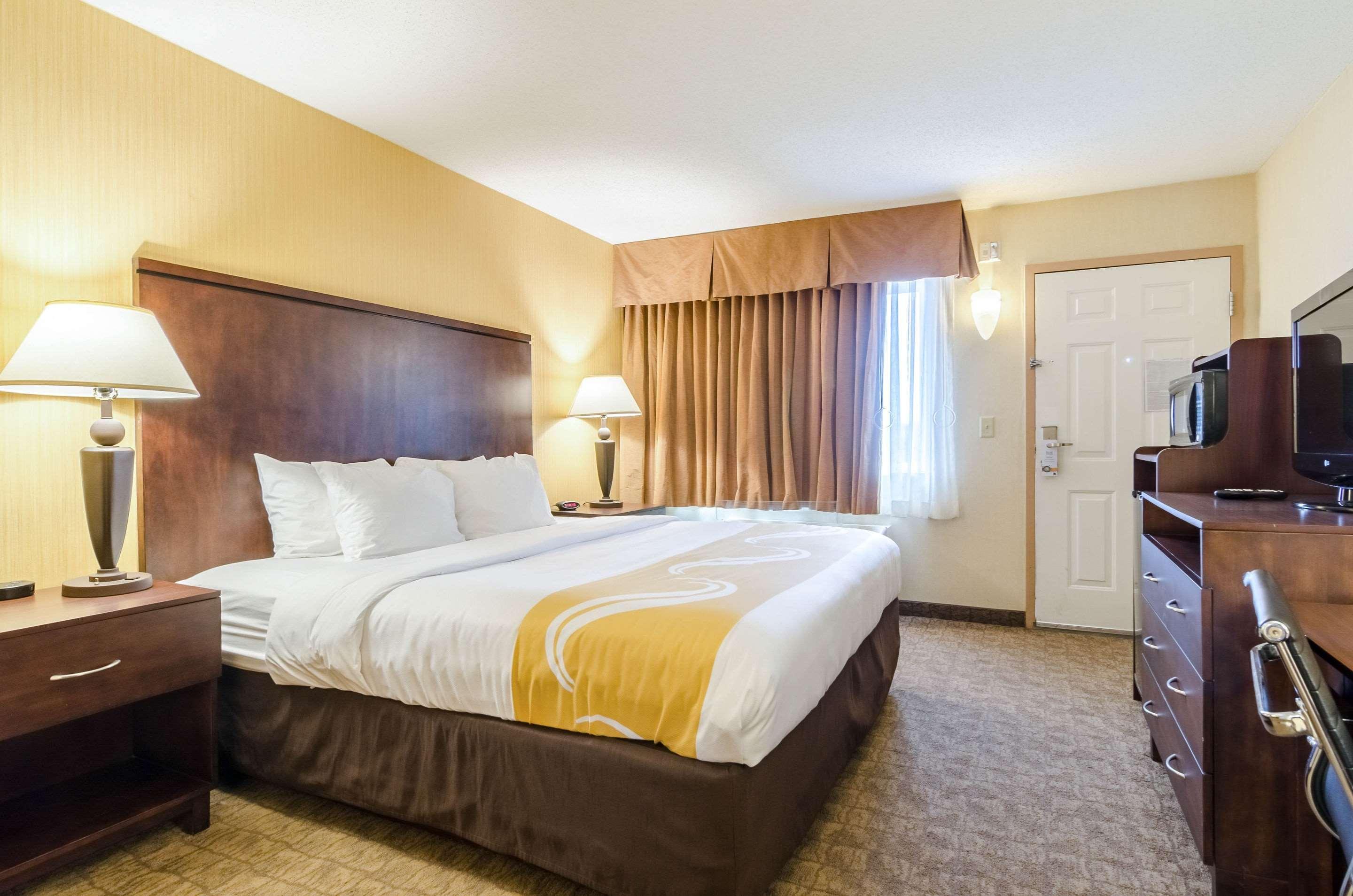 Quality Inn & Suites Ogallala Bagian luar foto