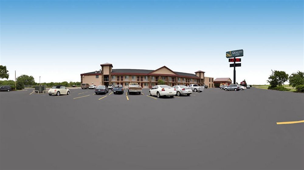 Quality Inn & Suites Ogallala Bagian luar foto