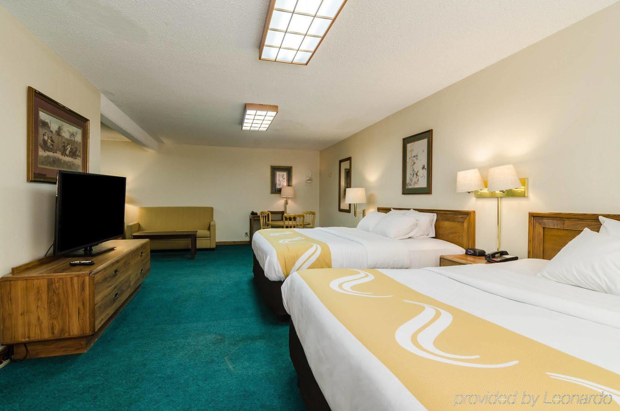 Quality Inn & Suites Ogallala Bagian luar foto