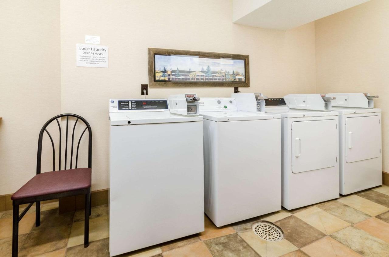 Quality Inn & Suites Ogallala Bagian luar foto