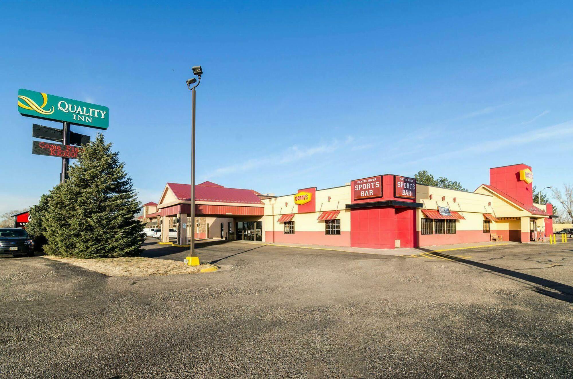 Quality Inn & Suites Ogallala Bagian luar foto
