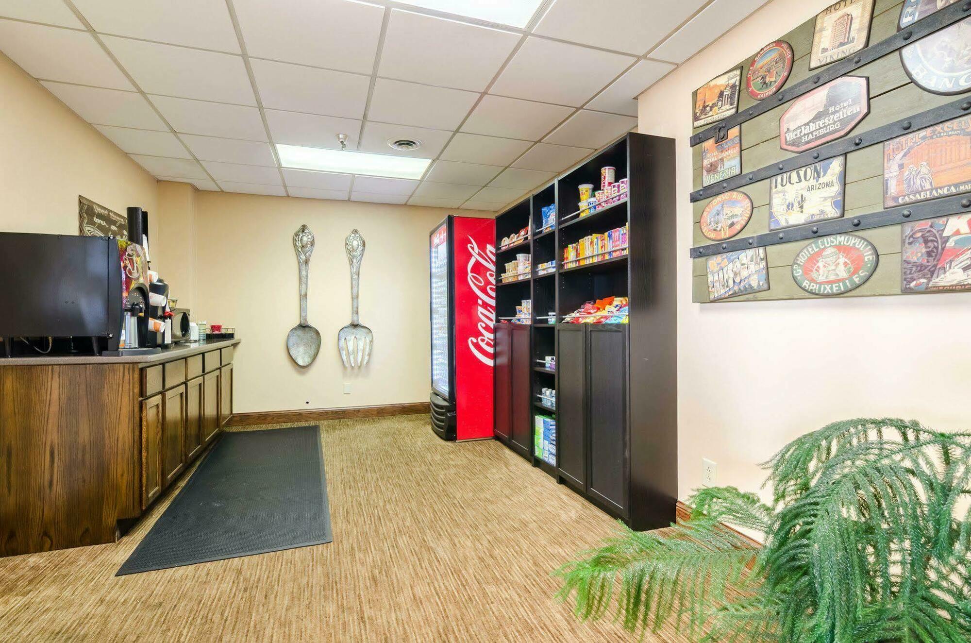 Quality Inn & Suites Ogallala Bagian luar foto