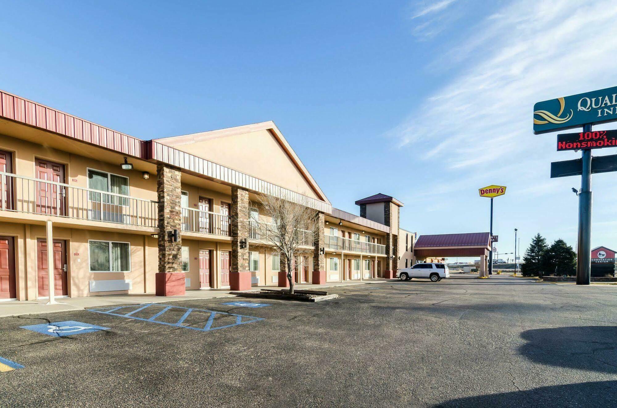 Quality Inn & Suites Ogallala Bagian luar foto