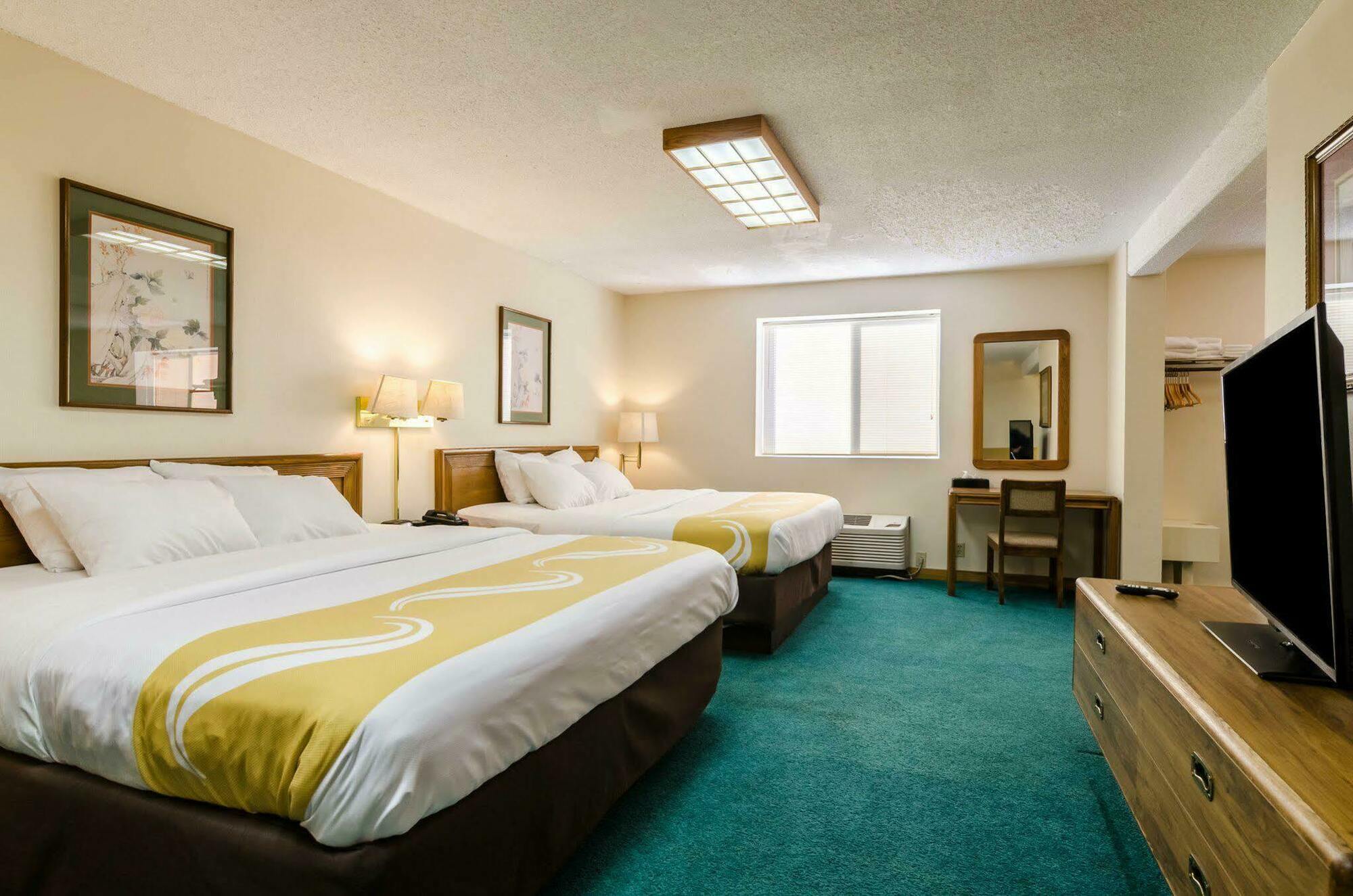 Quality Inn & Suites Ogallala Bagian luar foto